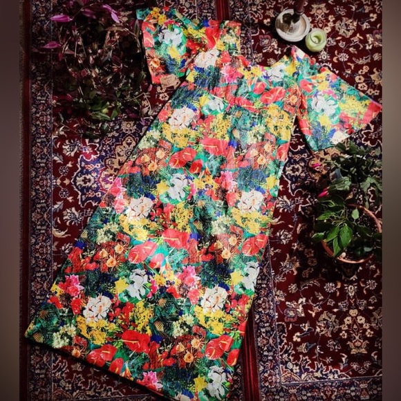 Pomare Dresses & Skirts - Vintage 1970s. Pomare Fabulous Floral Hawaii dress, US14